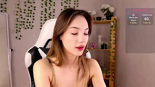 Snapshot of LilCatalia chatting on August 9, 10:09 am LilCatalia online show from August 9, 10:09 am