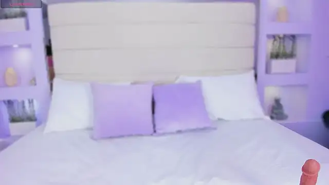 AmyColman  online show from February 7, 12:20 pm