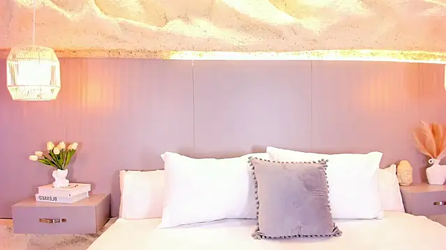 AmyColman  online show from April 22, 12:07 pm