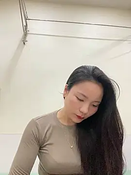 Bee Yellow00 online show from November 11, 4:23 am