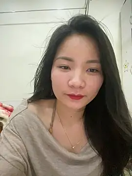 Bee Yellow00 online show from March 23, 4:27 am