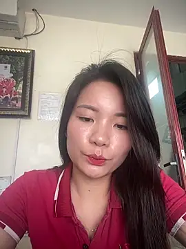 Bee Yellow00 online show from April 22, 4:15 am