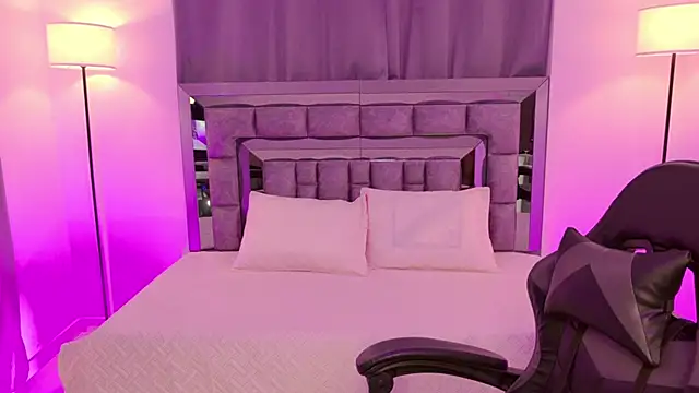 Bella Clark2 online show from October 31, 2:45 am