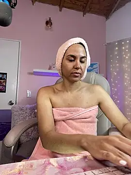 Snapshot of VenusIsLove_ chatting on February 2, 12:19 am VenusIsLove online show from February 2, 12:19 am