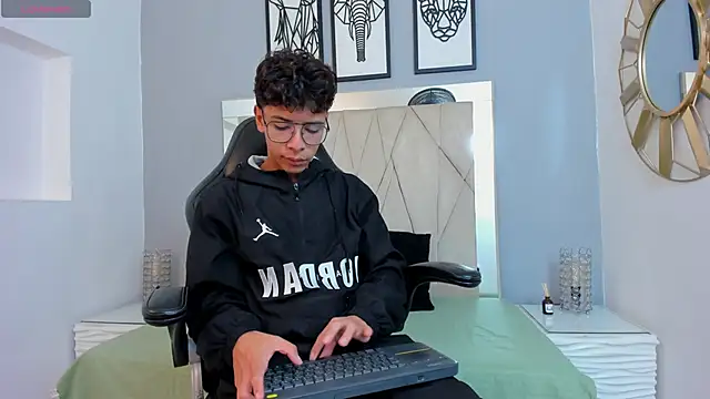 adams bobby online show from November 30, 11:25 am