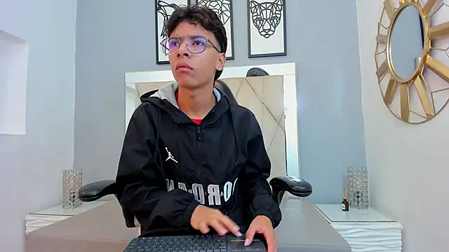 adams bobby online show from December 14, 11:37 am