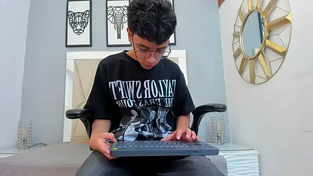 adams bobby online show from April 22, 11:56 am