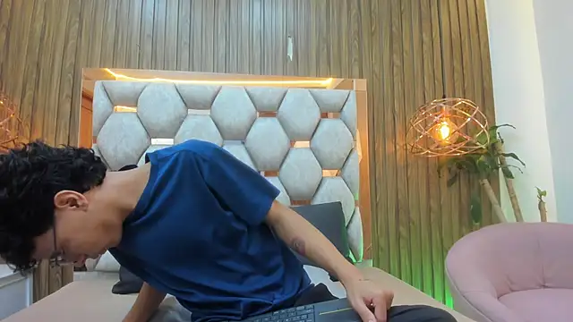 adams bobby online show from May 28, 11:07 am