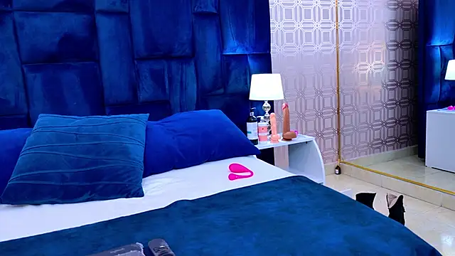 Stacy London online show from November 20, 12:05 pm