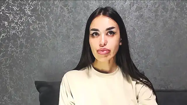 velvetveyraX online show from April 5, 6:05 pm