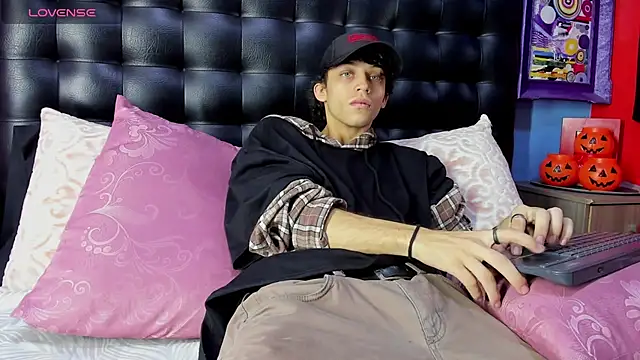 Snapshot of Khalid16_ chatting on November 3, 1:34 pm Khalid16 online show from November 3, 1:34 pm