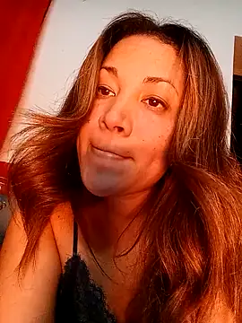 Snapshot of dulcessecretos chatting on December 4, 11:35 pm dulcessecretos online show from December 4, 11:35 pm