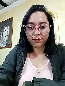 Snapshot of Caroline-17 chatting on October 27, 2:43 pm Caroline-17 online show from October 27, 2:43 pm