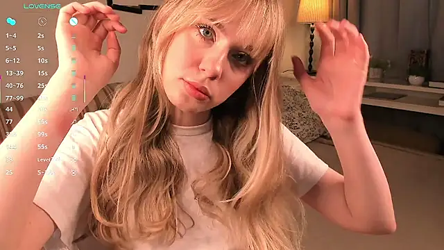 Snapshot of TessaStruble chatting on December 19, 9:27 am TessaStruble online show from December 19, 9:27 am