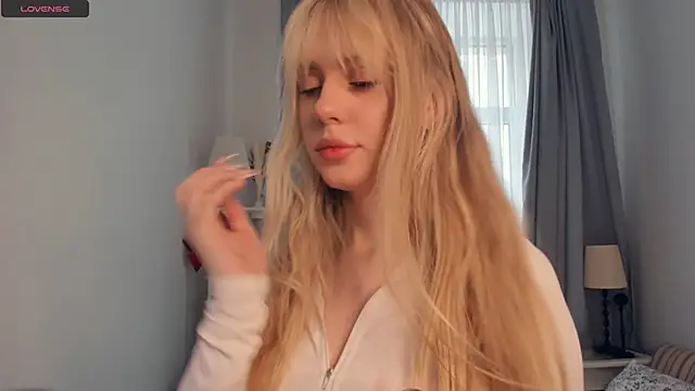 Snapshot of TessaStruble chatting on February 13, 7:37 am TessaStruble online show from February 13, 7:37 am