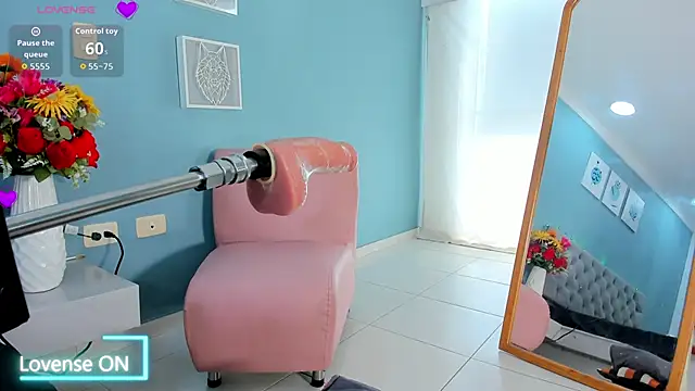 Luna Raay online show from April 22, 5:58 pm