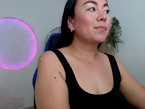 Yadis hot online show from December 2, 9:10 pm