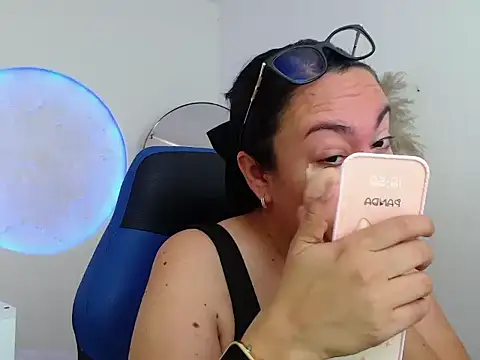 Yadis hot online show from December 18, 9:10 pm