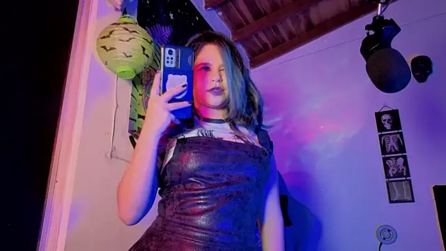 Snapshot of AshGraven chatting on November 13, 5:28 am AshGraven online show from November 13, 5:28 am