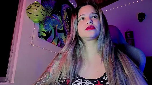 Snapshot of AshGraven chatting on December 22, 3:03 am AshGraven online show from December 22, 3:03 am