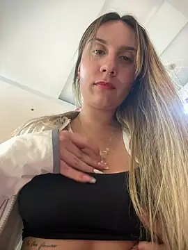 Snapshot of sarah_honey__ chatting on July 3, 6:47 pm sarah honey online show from July 3, 6:47 pm
