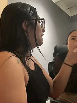 Kloe Novoa online show from January 9, 1:25 pm