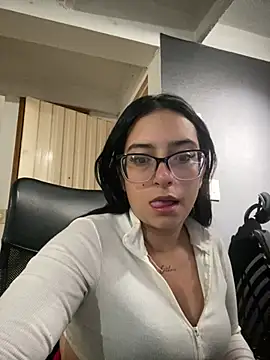 Kloe Novoa online show from January 17, 1:27 pm