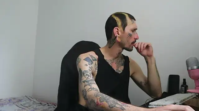 TokyoHatsumoto online show from March 14, 8:25 pm