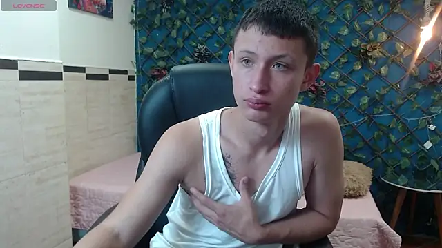 Snapshot of Garuo_18 chatting on November 7, 3:28 am Garuo 18 online show from November 7, 3:28 am