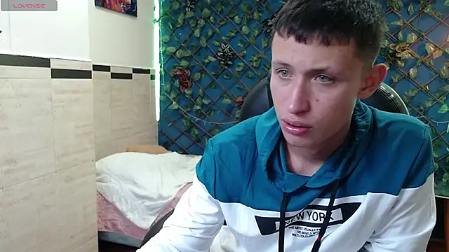 Snapshot of Garuo_18 chatting on November 12, 3:18 am Garuo 18 online show from November 12, 3:18 am