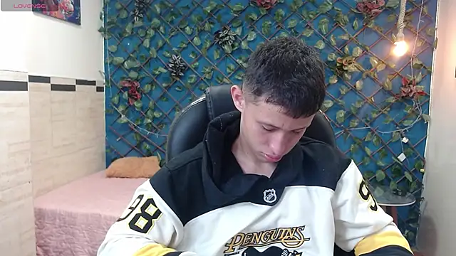 Snapshot of Garuo_18 chatting on November 14, 3:16 am Garuo 18 online show from November 14, 3:16 am