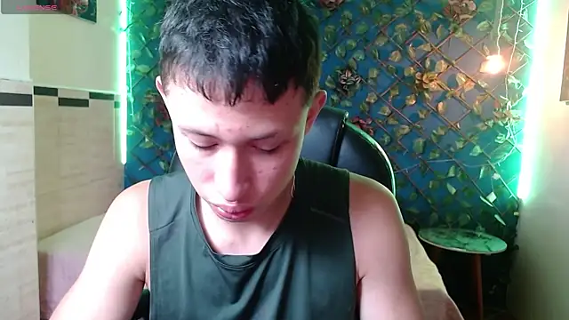 Snapshot of Garuo_18 chatting on November 18, 3:12 am Garuo 18 online show from November 18, 3:12 am