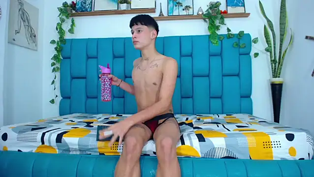 Hot Boys Latinos X online show from November 27, 6:10 pm