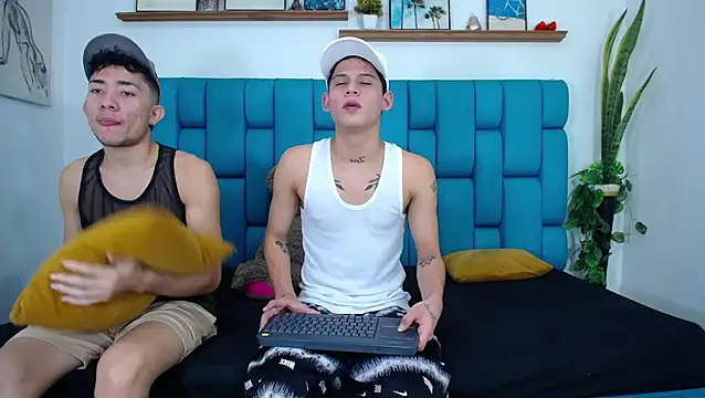 Hot Boys Latinos X online show from April 10, 5:06 pm