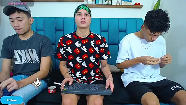 Hot Boys Latinos X online show from April 18, 5:06 pm