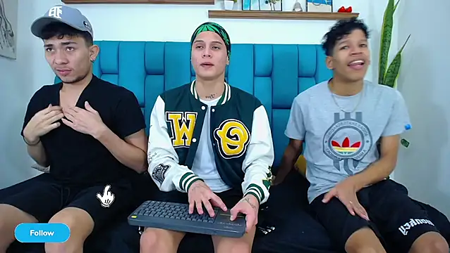 Hot Boys Latinos X online show from April 20, 5:05 pm