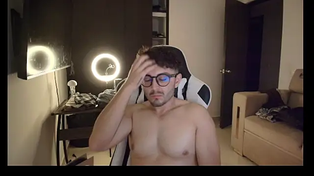 Snapshot of lionandreough chatting on October 24, 6:10 am lionandreough online show from October 24, 6:10 am