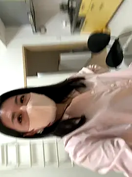 akimix xoxo online show from October 28, 1:25 pm