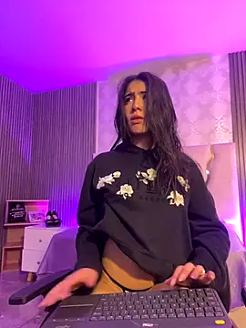 MAIILY TAY online show from November 29, 11:57 am