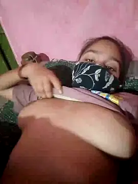 Snapshot of Poonam12A chatting on February 28, 10:33 pm Poonam12A online show from February 28, 10:33 pm