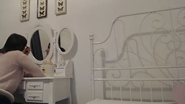 bellefleurrr online show from April 21, 8:23 pm