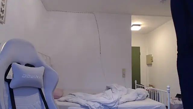 bellefleurrr online show from April 23, 6:54 pm