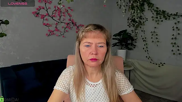 Carla Vogue online show from November 16, 3:01 am