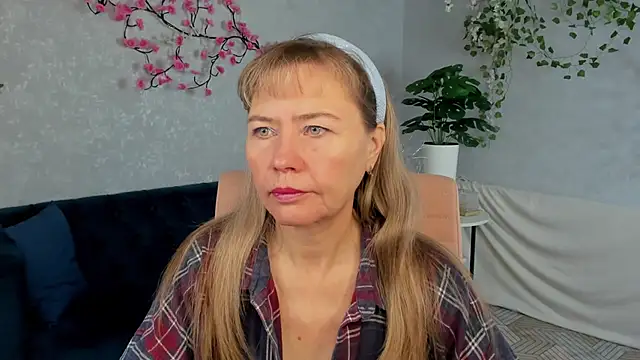 Carla Vogue online show from November 18, 2:50 am