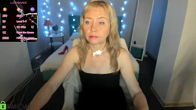 Carla Vogue online show from February 28, 1:01 pm