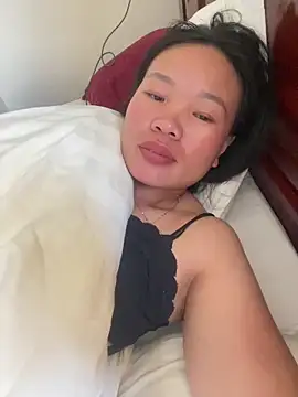 Snapshot of Macy-y chatting on October 28, 12:58 am Macy-y online show from October 28, 12:58 am