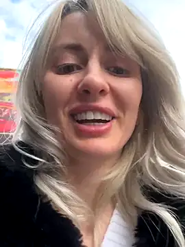 blondegirlx online show from November 8, 12:49 pm