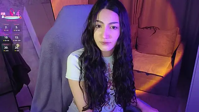 Mulan Lo online show from December 14, 6:45 pm