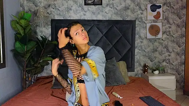 Snapshot of Indi_rave chatting on November 19, 12:49 pm Indi rave online show from November 19, 12:49 pm