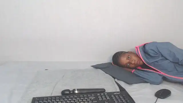 Snapshot of EbonyTinyX chatting on December 14, 4:23 pm EbonyTinyX online show from December 14, 4:23 pm